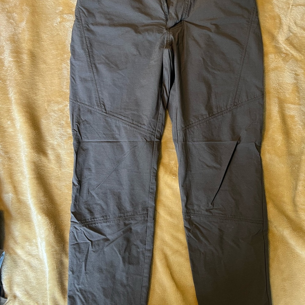 Kuhl Brown Cargo Pants with Durable Design